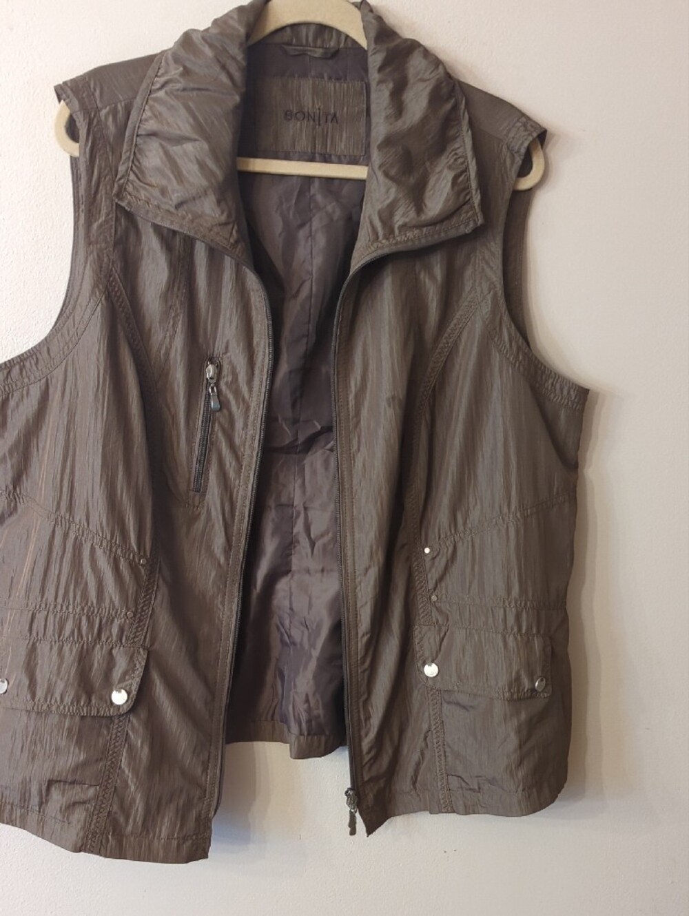 Bonita Women's Brown Lightweight Zip-Front Vest